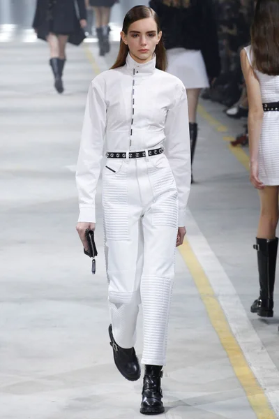 Look 26
